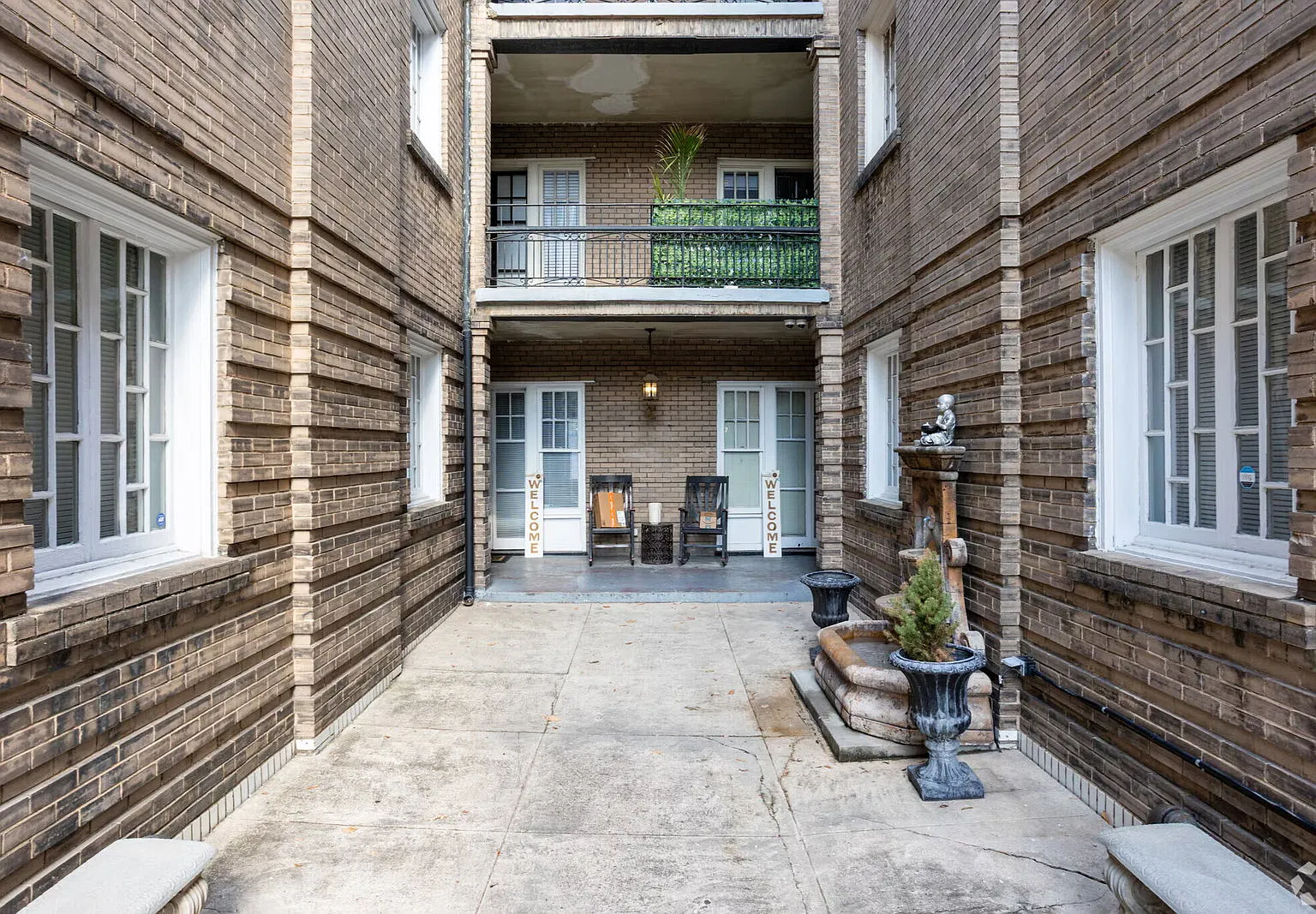 Katherine Court Apartments — Photo 1