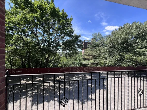 280 Collins #2B, Fleetwood, NY 10552