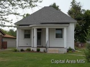 1415 W Elm St, Taylorville, IL 62568