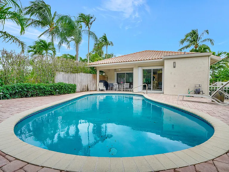 290 E Fern Dr — Photo 38
