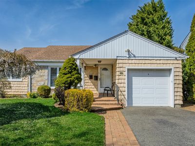 25 Lawrence Street, New Hyde Park, NY, 11040
