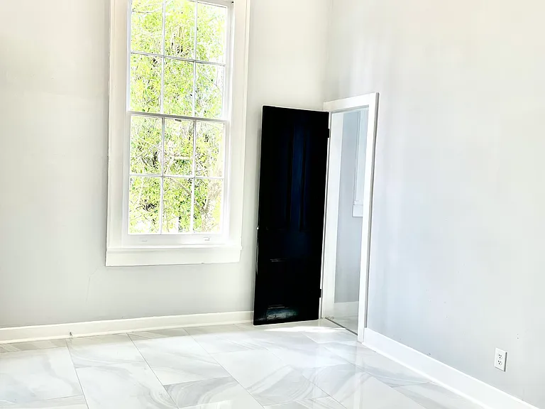 2403 Carondelet St #E — Photo 5