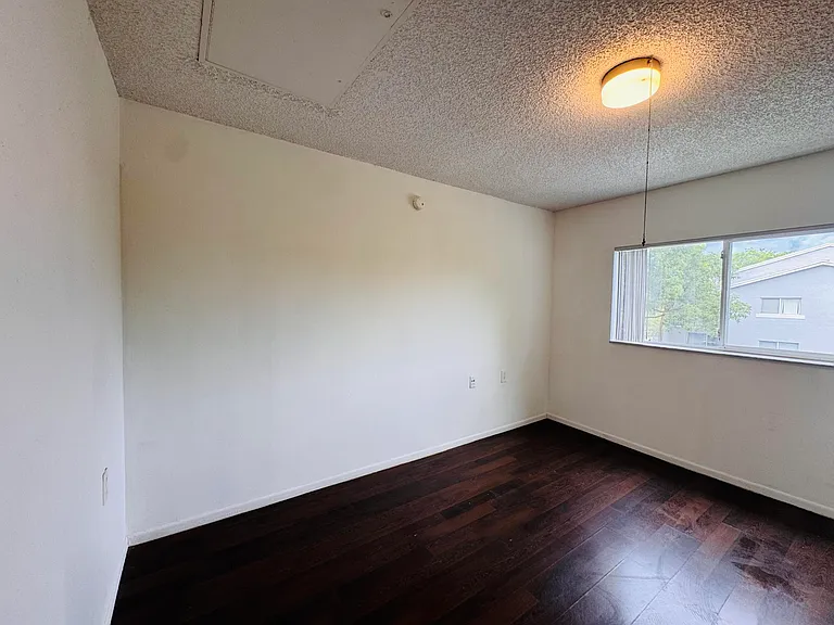 1068 N Benoist Farms Rd #302 — Photo 15
