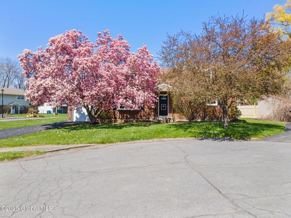 14 Hemlock Lane, Albany, NY 12208