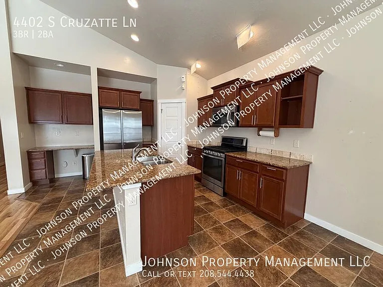 4402 S Cruzatte Ln — Photo 3