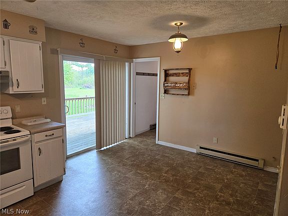 4th image of 5401 W Maple Rd
