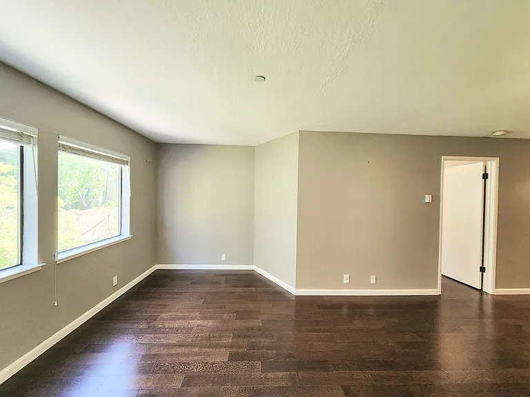 320 Peninsula Ave #213 — Photo 9