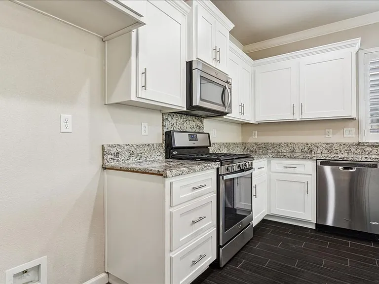 1875 Verrazona Dr — Photo 16