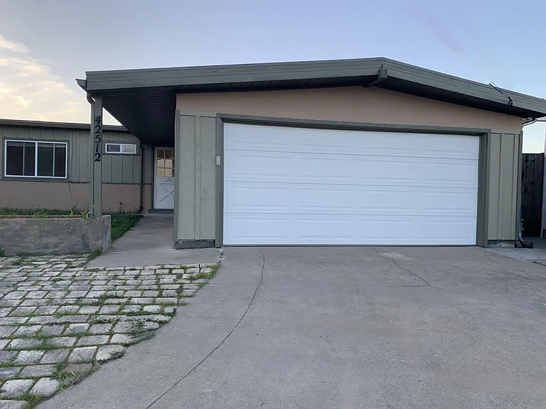 42512 Gage Ct — Photo 1
