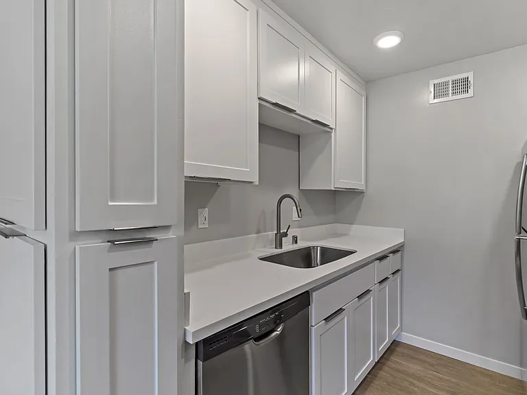 Maplewood Apartments — Photo 13