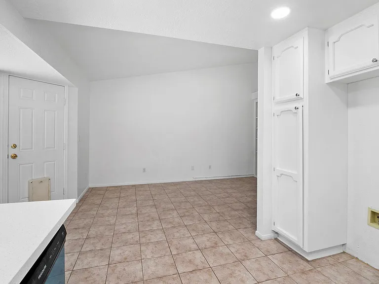 10717 Keller Dr — Photo 9