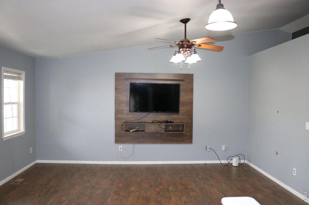 1005 Glacier Ct