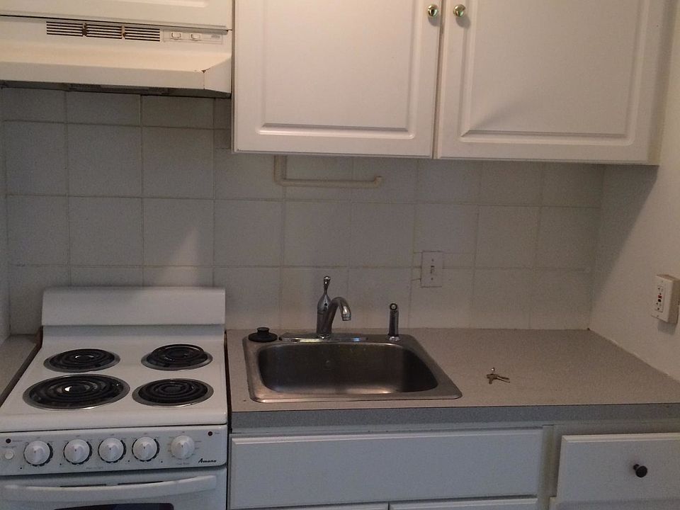 2nd image of 13 Marlborough St #B1