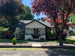 686 9th St, Springfield, OR 97477