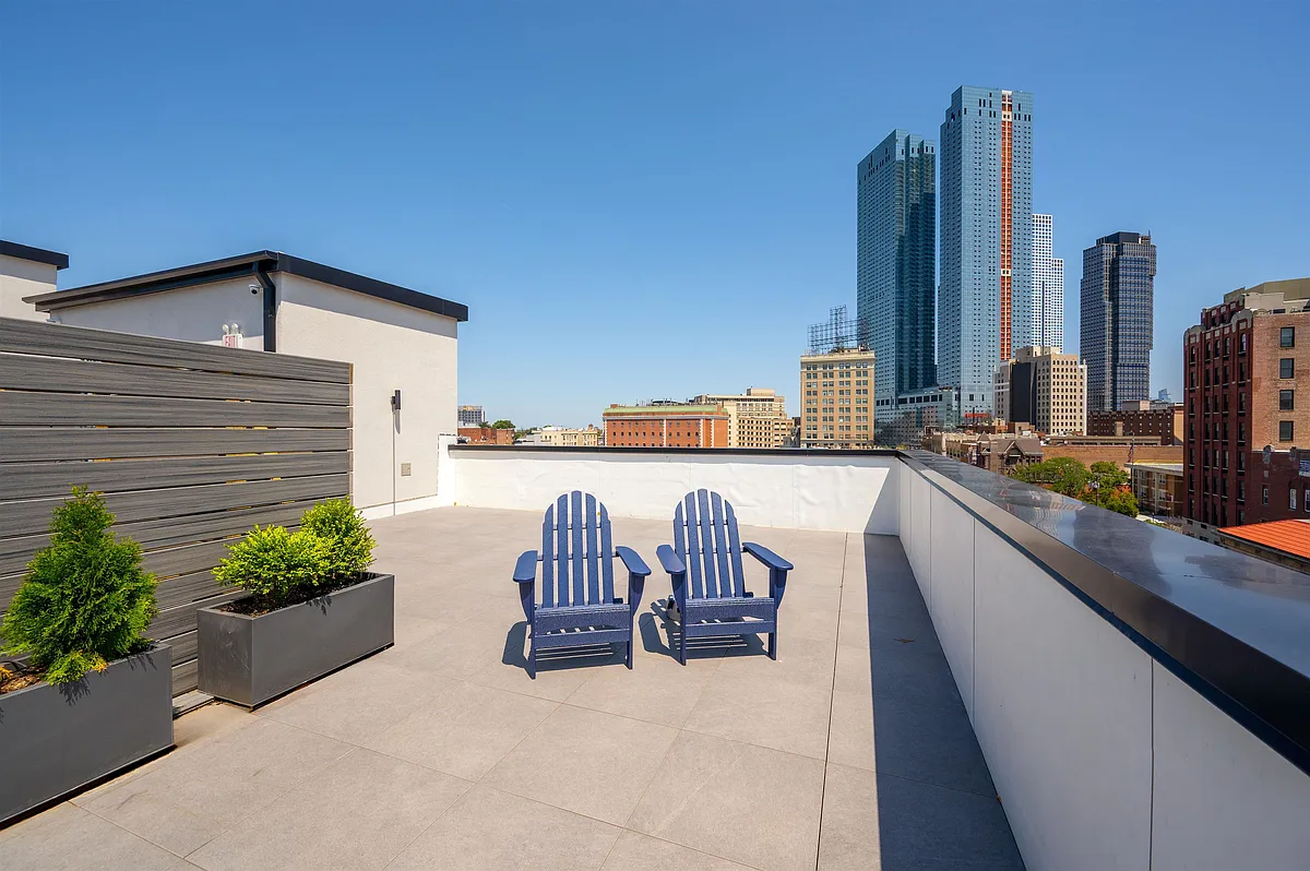 Building Photo - 857 Bergen Ave #509