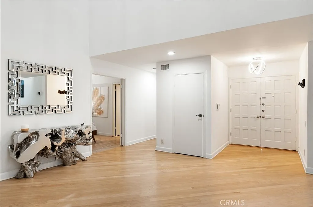 4 bed, 3168 sqft, $27,000 — Photo 3