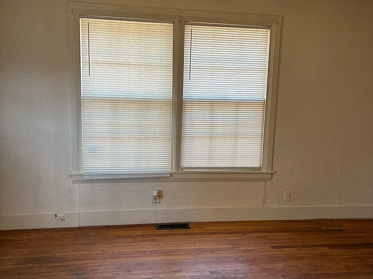 2312 Moss St — Photo 9