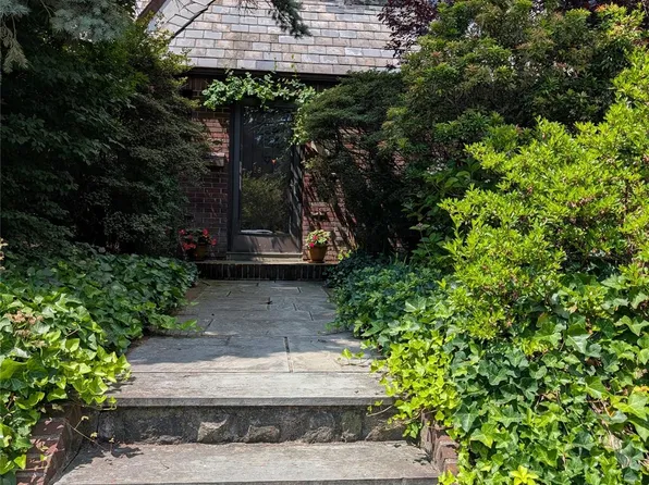 8654 Somerset Avenue, Jamaica Estates, NY 11432
