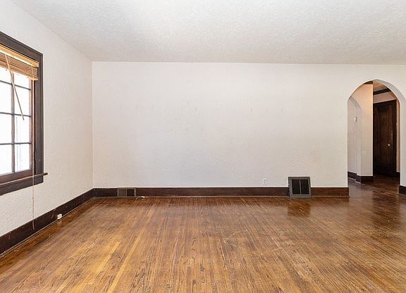 ~Home is full of charm including arched doorways and glass door knobs.