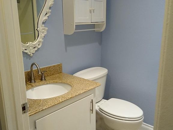 4th image of 1004 Cabrillo Park Dr APT E