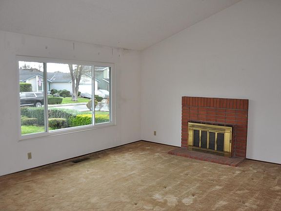 3rd image of 81 Southgate Ct