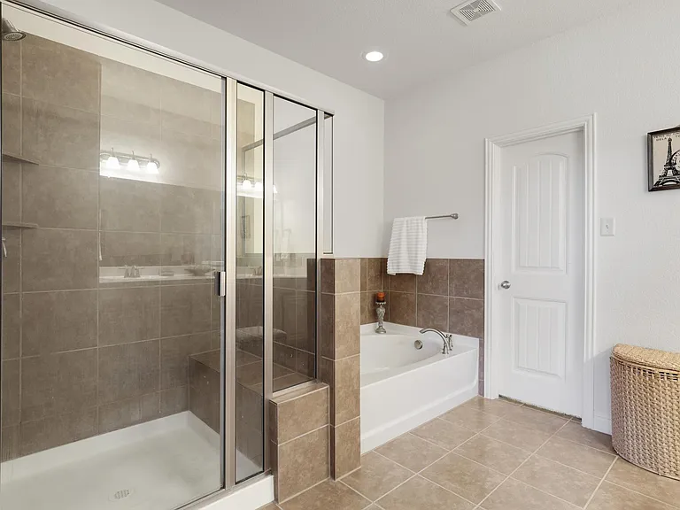5428 Locust Dr — Photo 14