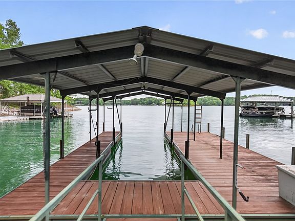 2nd image of 304 Lakeside Dr