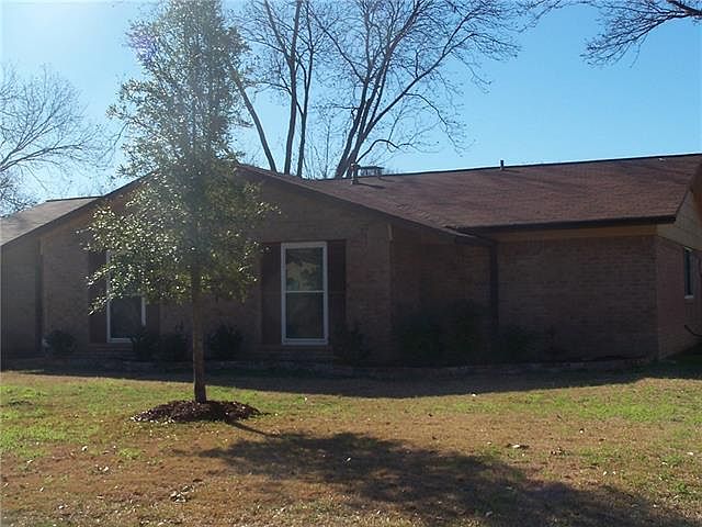 1st image of 2712 Royal Oaks Dr