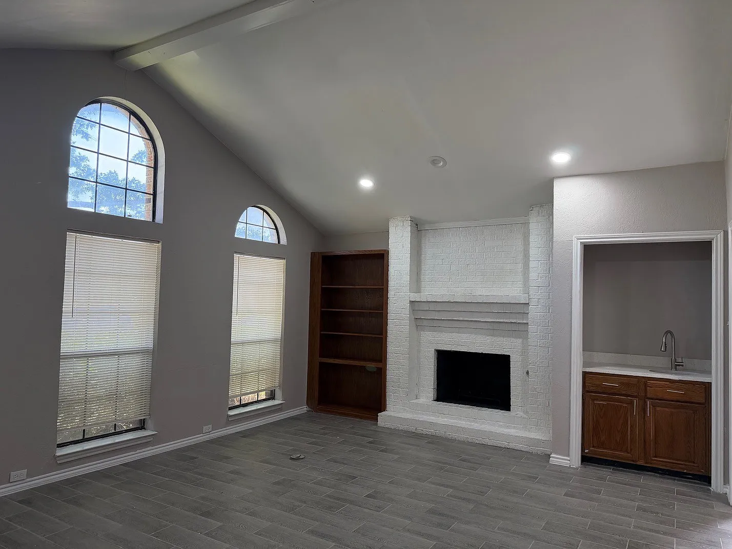 3 bed, 2.5 bath, 1863 sqft, $2,550 — Photo 2