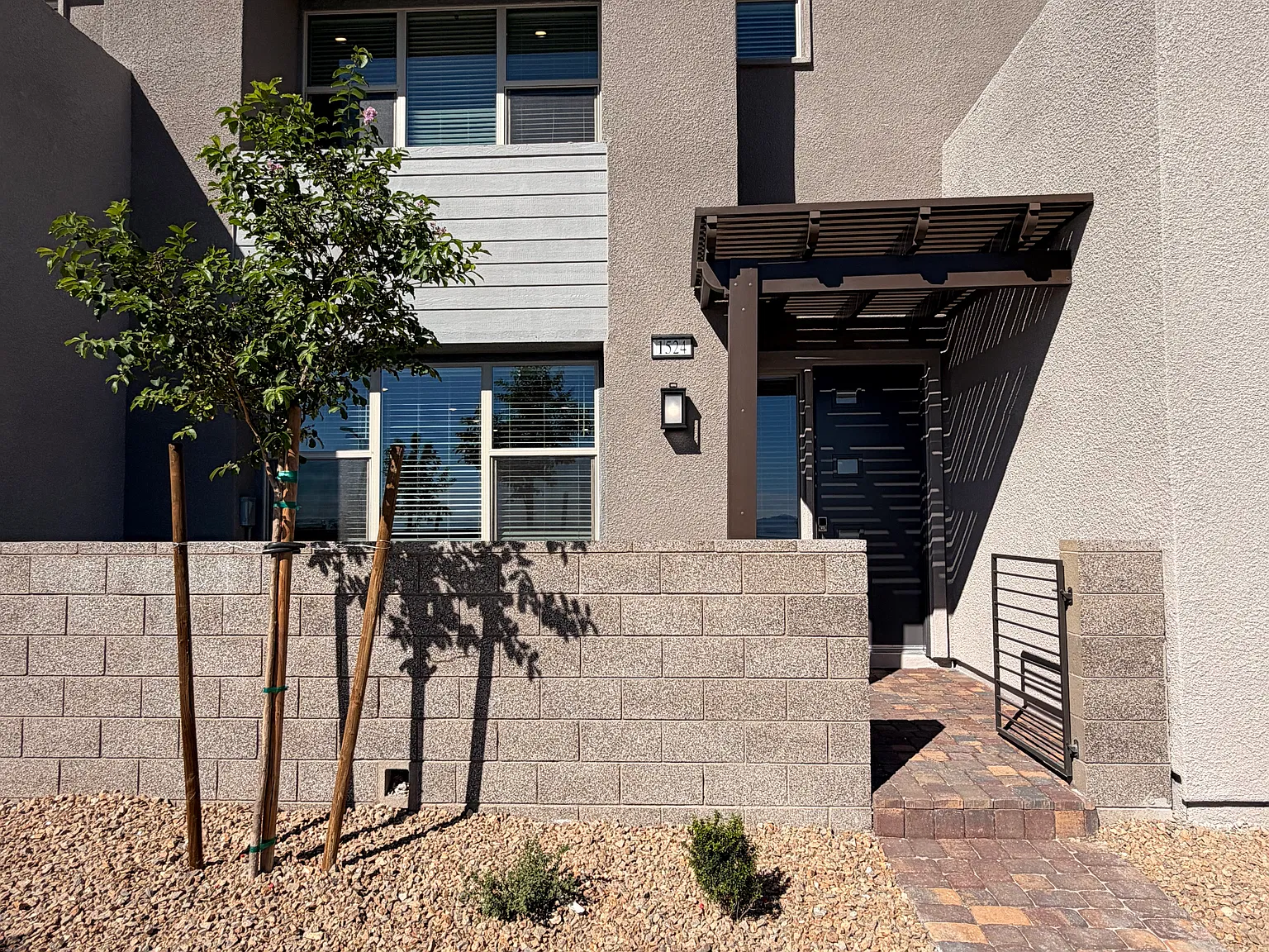 Brand New 3 Bed Townhome with Strip Views, Never Lived In — Photo 2