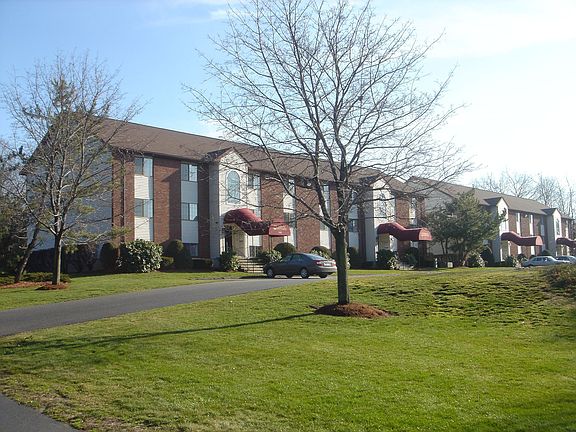 3rd image of 2410 Skyline Dr Unit 9