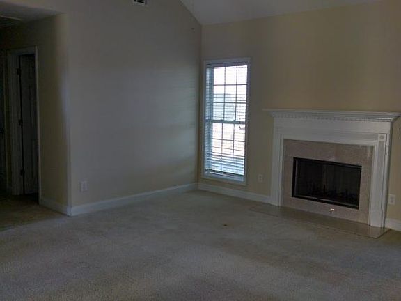 3rd image of 14 Hillside Dr
