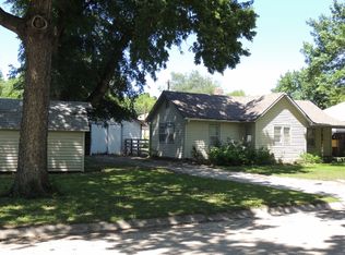 819 Clay St, Clay Center, KS 67432