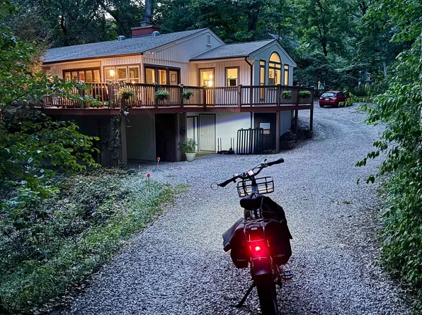 40 Oak Ln, Staunton, VA 24401