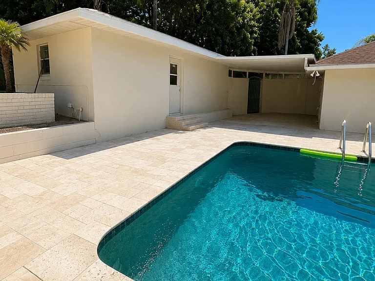 1325 N Lake Otis Dr — Photo 24