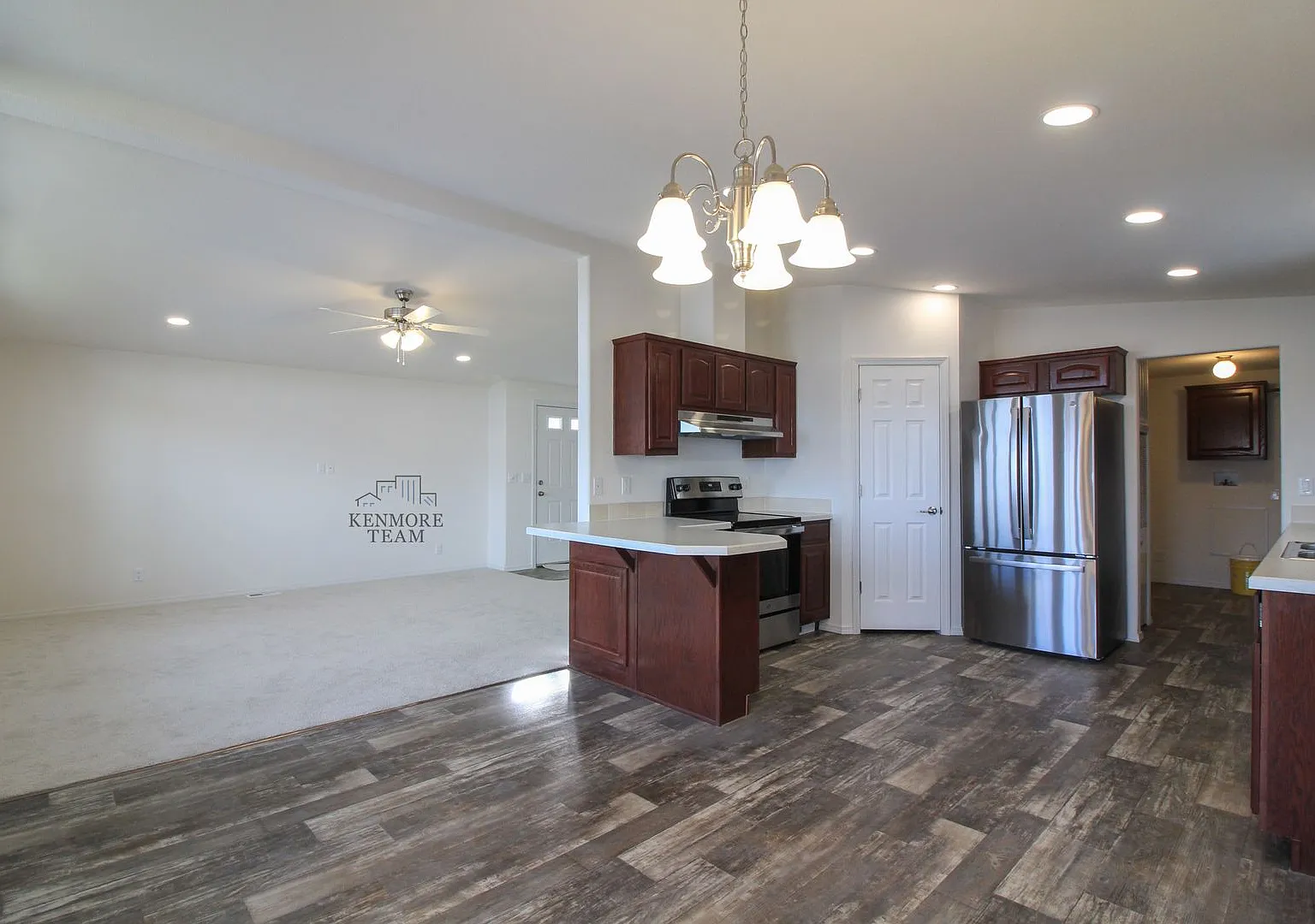 3 Bedroom, 2 Bath Home in Kennewick — Photo 2