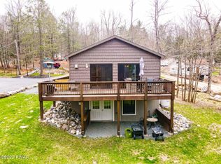 207 Wallenpaupack Dr, Greentown, PA 18426