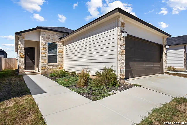 3 bed, 2.0 bath, 1252 sqft, $1,595 — Photo 3