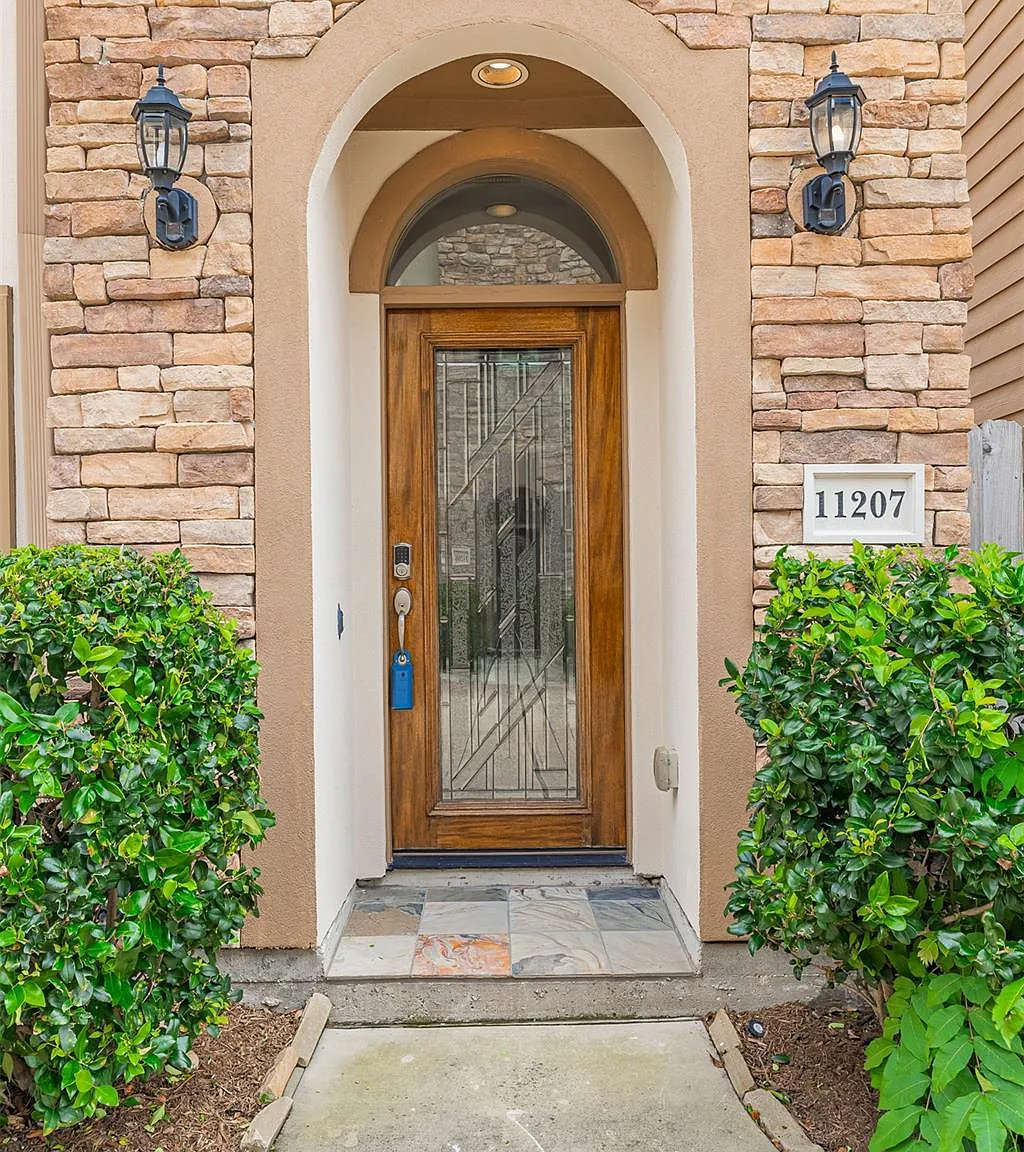 4 bed, 2.5 bath, 2774 sqft, $2,850 — Photo 3