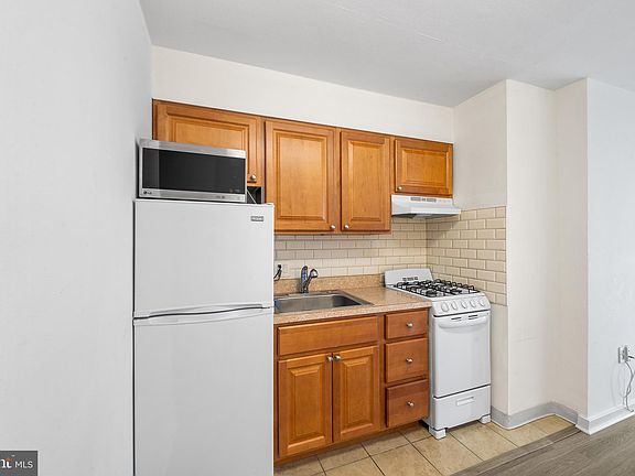 5th image of 604 S Washington Sq APT 1801
