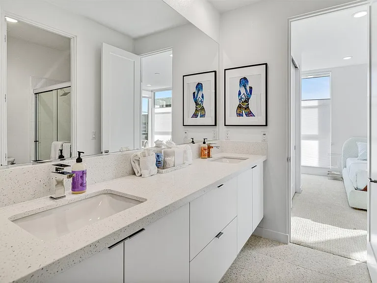 Taylor Dr — Photo 16