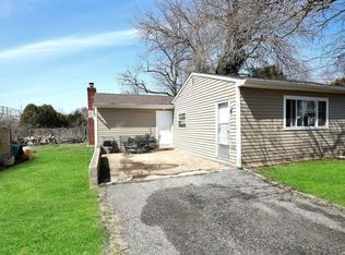 539 Plainview Rd, Plainview, NY 11803