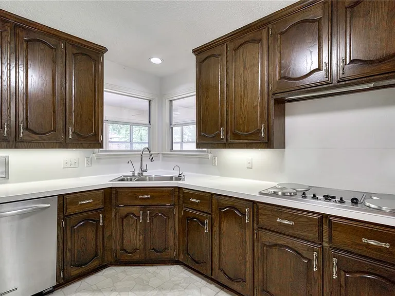 1402 Riverstone Ct — Photo 13