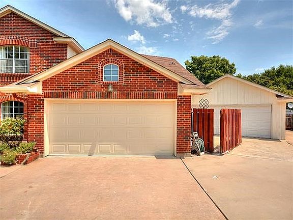 3rd image of 1809 Lilac Ln