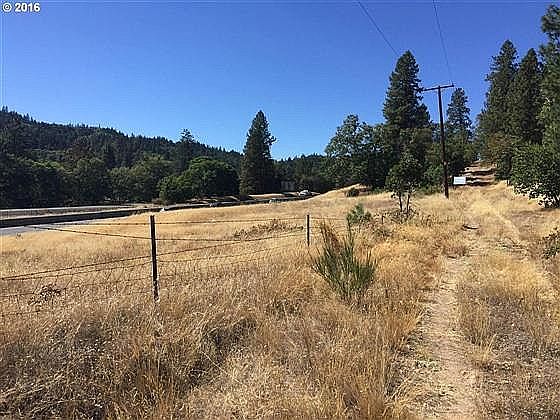 2nd image of 620 NW Scenic Dr
