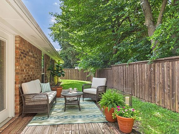 2nd image of 1405 Meadowbrook Dr