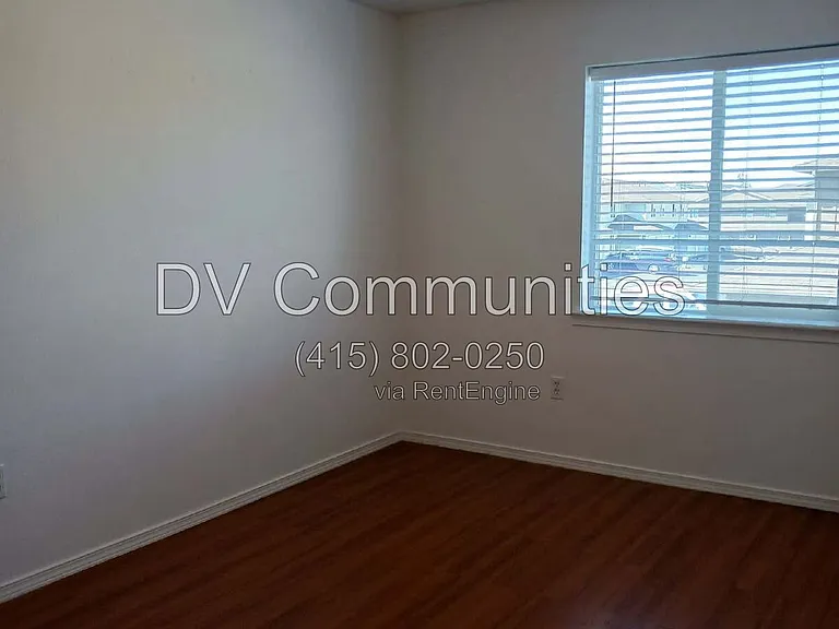 2521 NW Cedar Ave #3 — Photo 7