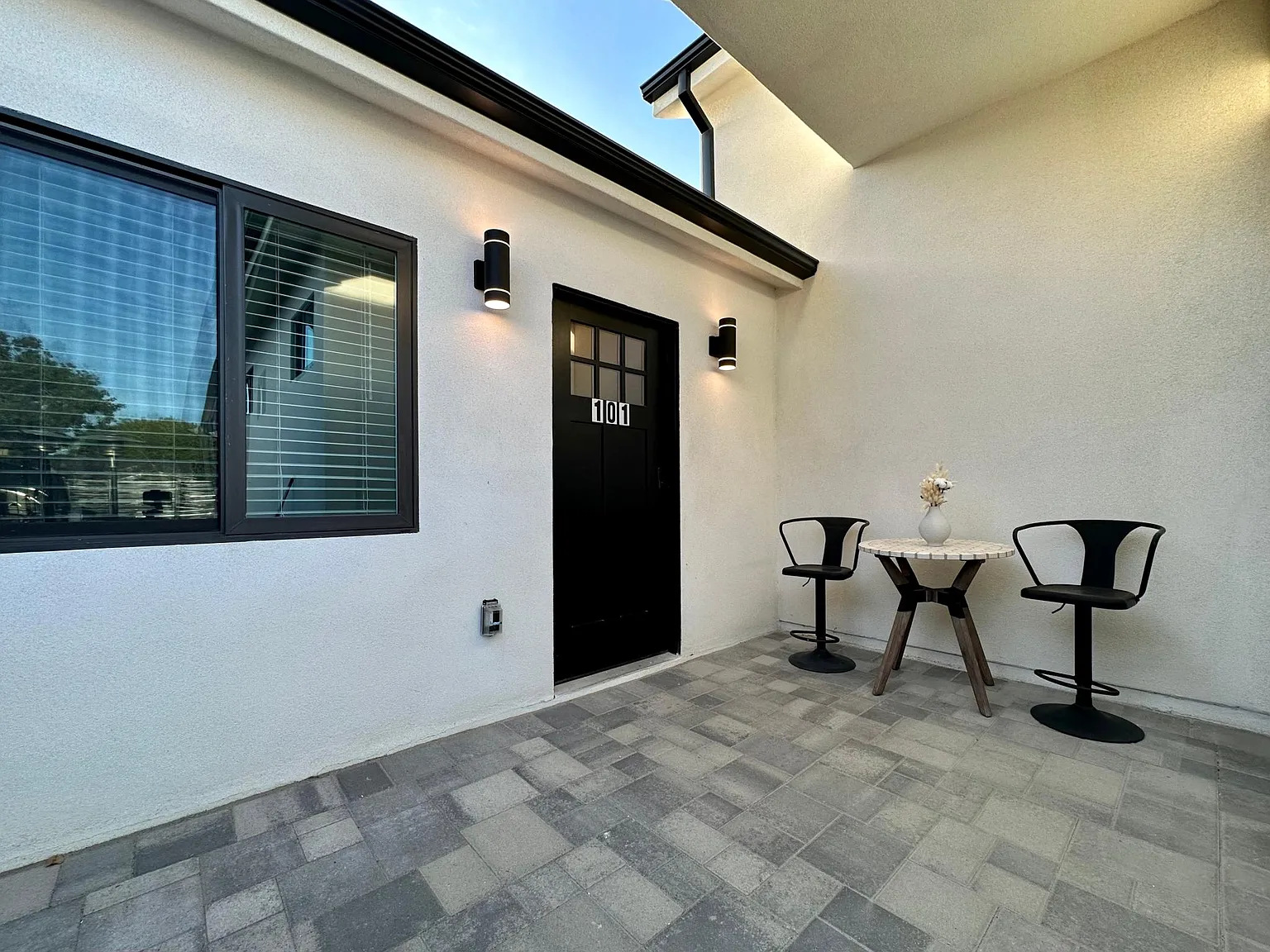 1225 N Orchard Dr — Photo 4