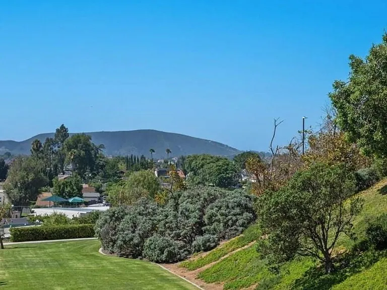 1888 Matin Cir — Photo 1