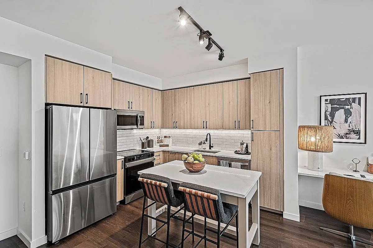 903 W Chestnut St in Tampa, FL 33607 — Photo 4